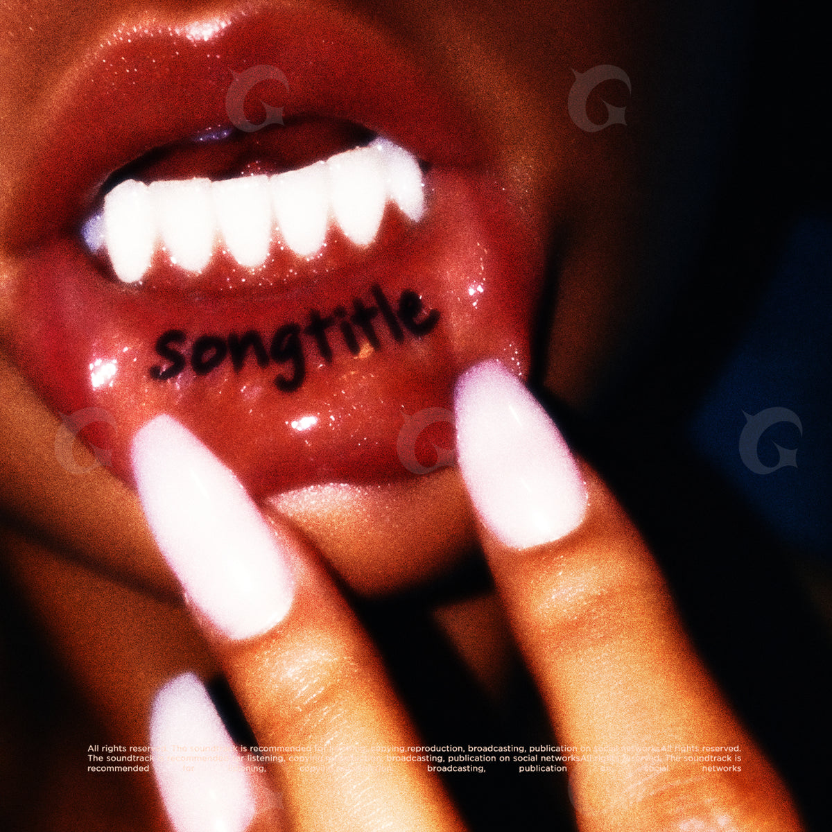 Portada musical prediseñada: labios brillantes, letras sobre una lengua y uñas cuidadosamente pintadas.