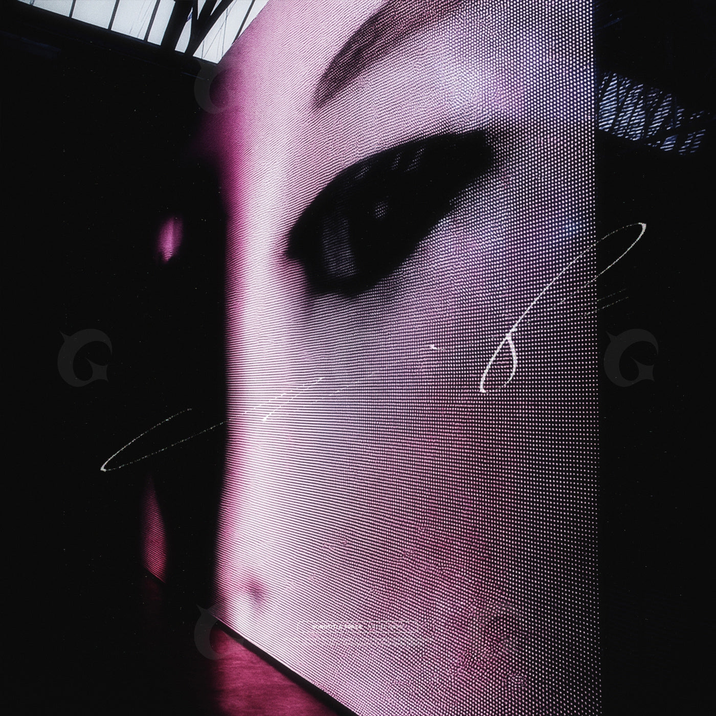 Giant eyelid display