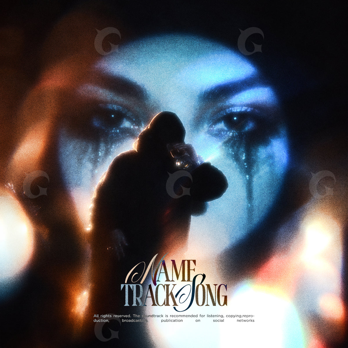 Portada musical prediseñada: un rostro femenino azul de gran tamaño detrás de una figura encapuchada.