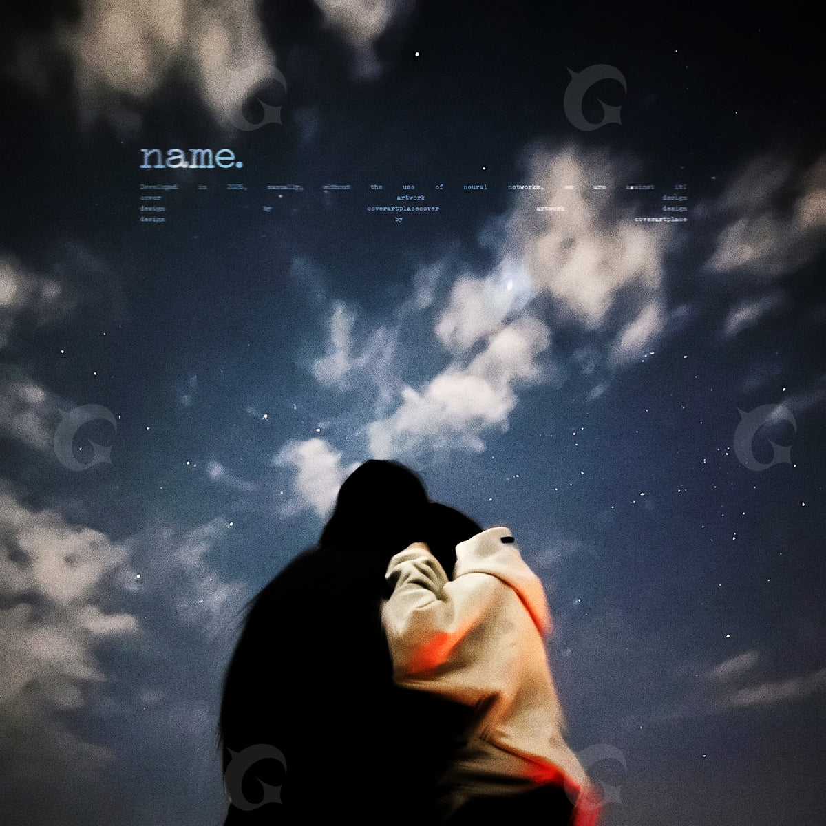 Portada musical prediseñada: una figura encapuchada sosteniendo una máscara blanca bajo un cielo con nubes.